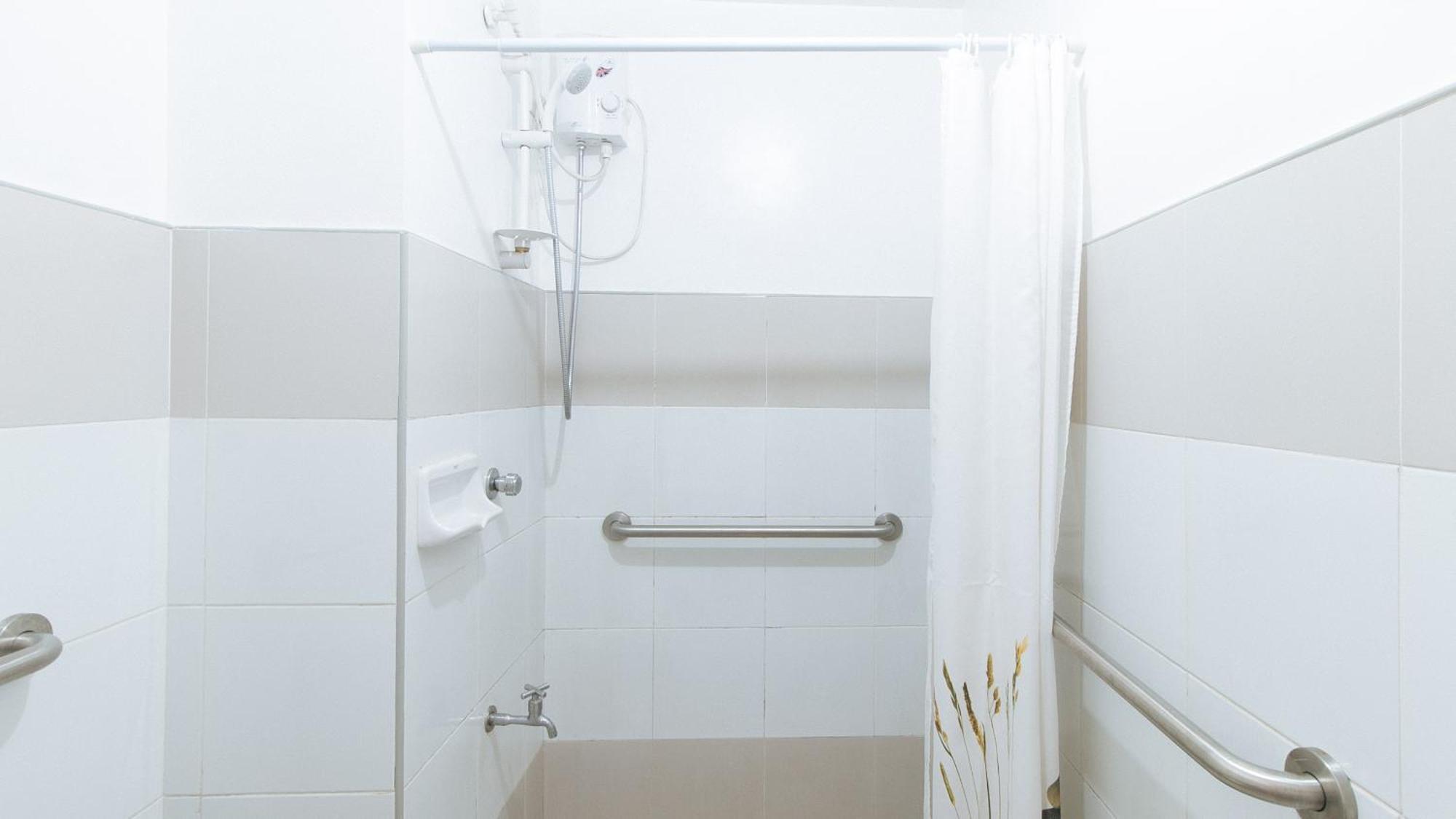 Reddoorz @ Melbourne Suites Makati Makati City Esterno foto