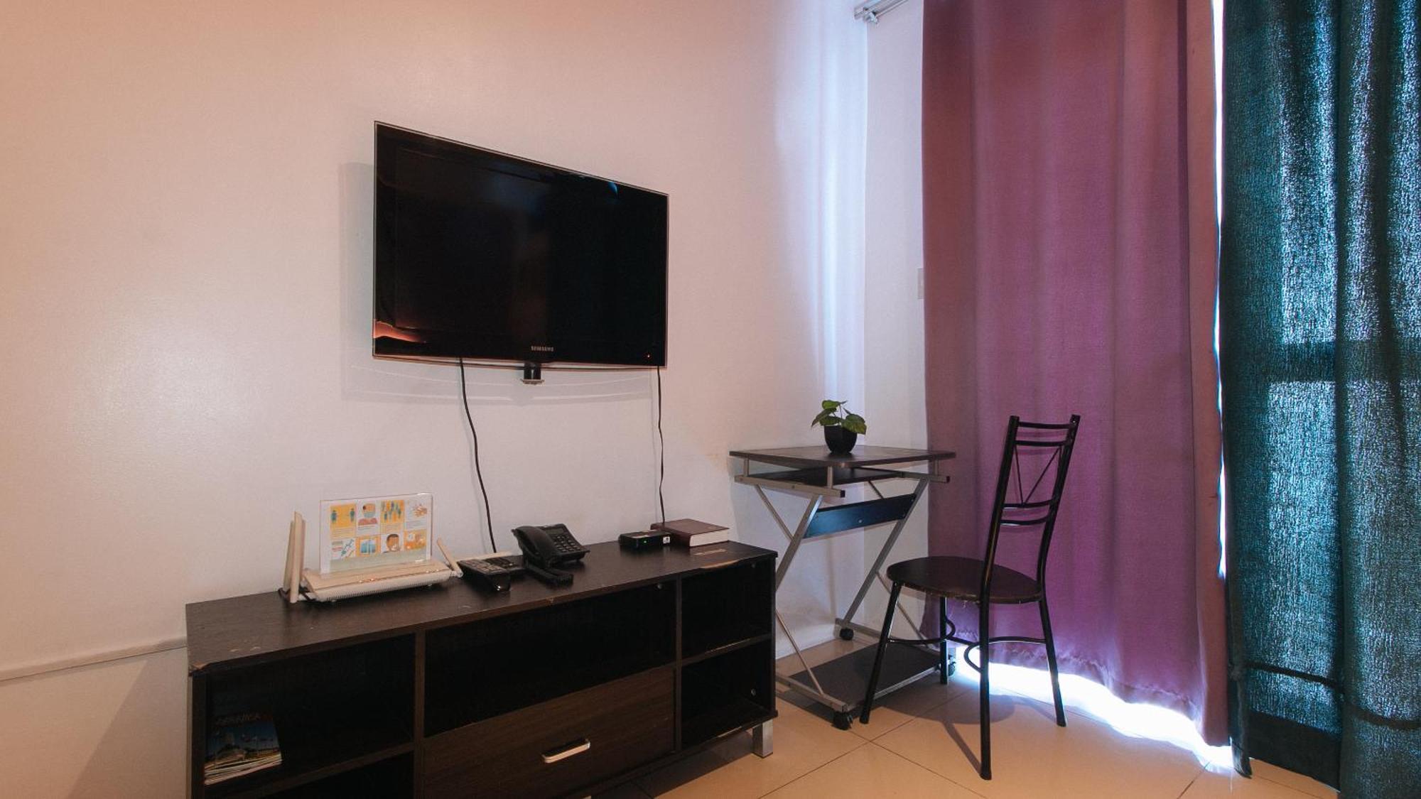 Reddoorz @ Melbourne Suites Makati Makati City Esterno foto
