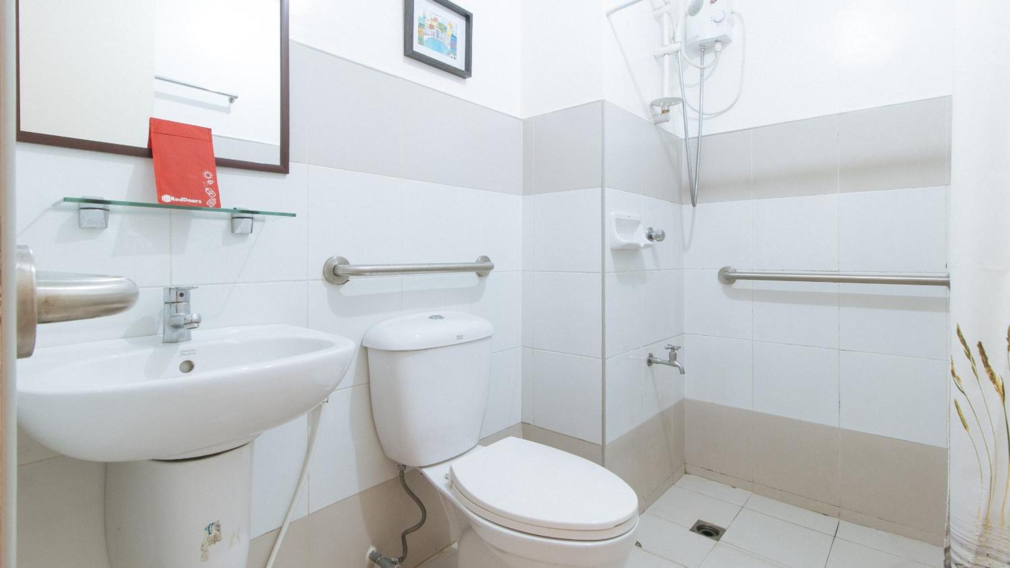 Reddoorz @ Melbourne Suites Makati Makati City Esterno foto