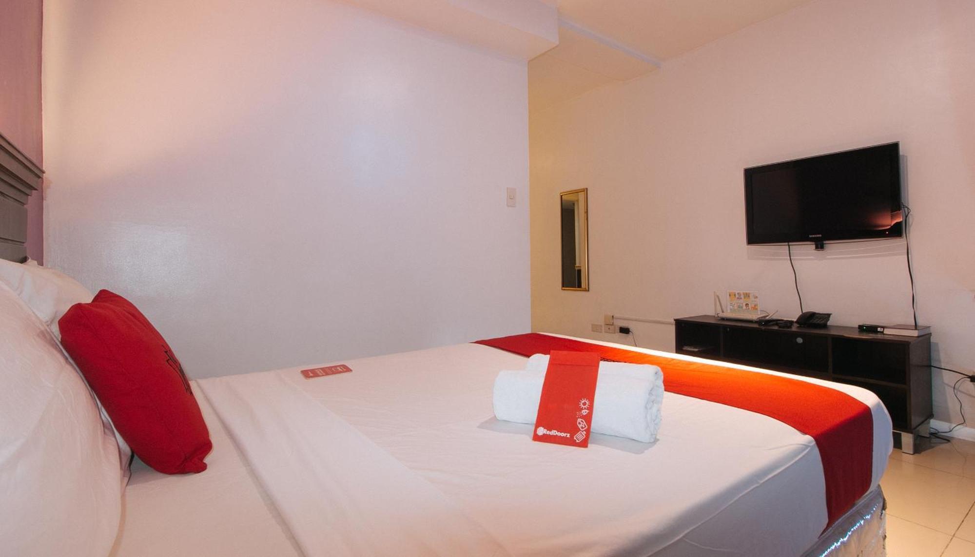 Reddoorz @ Melbourne Suites Makati Makati City Esterno foto