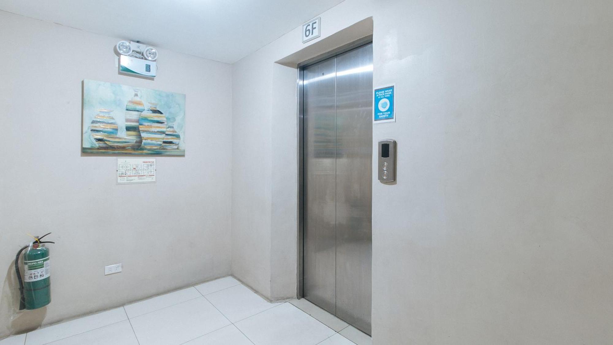 Reddoorz @ Melbourne Suites Makati Makati City Esterno foto