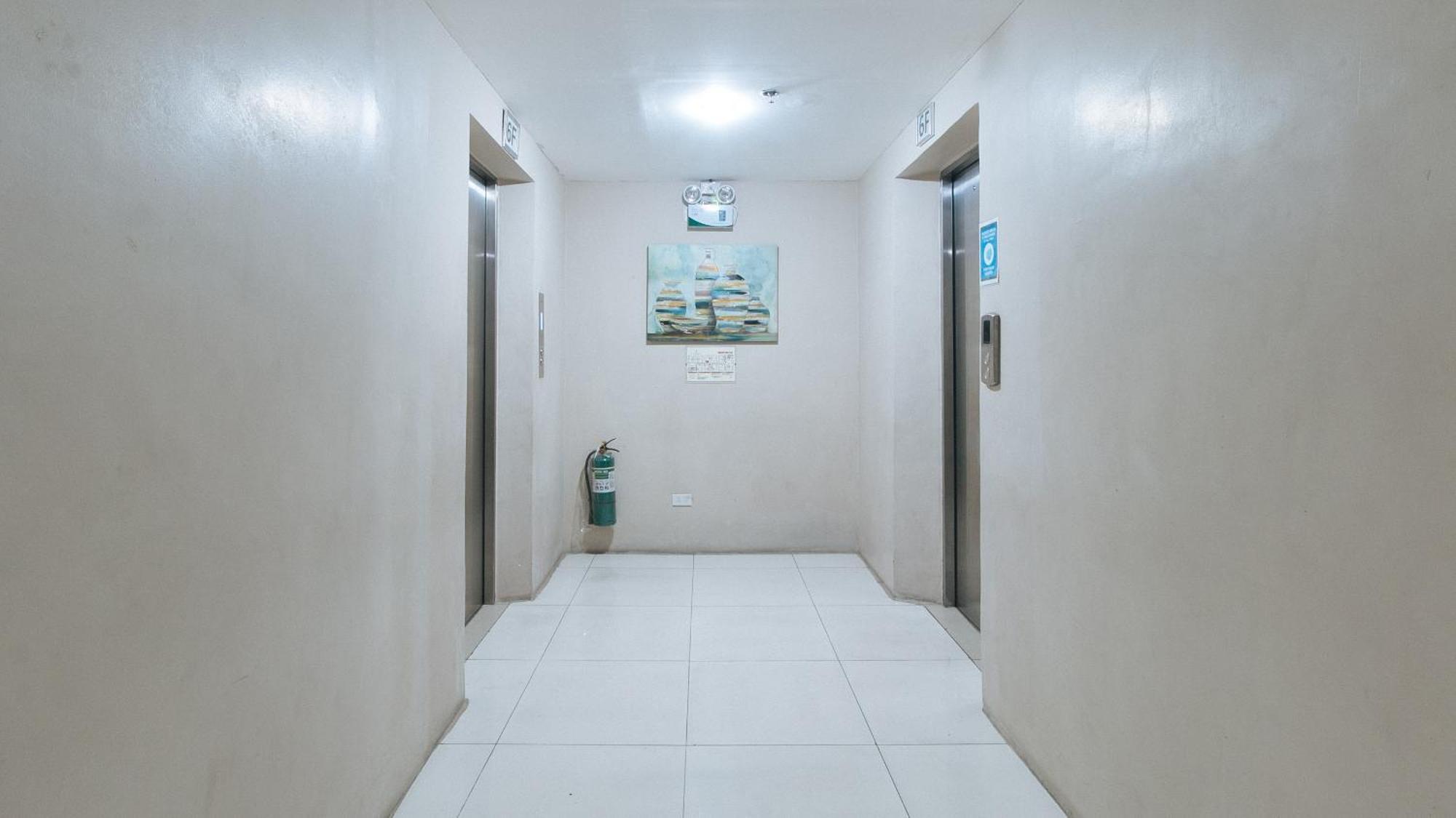 Reddoorz @ Melbourne Suites Makati Makati City Esterno foto
