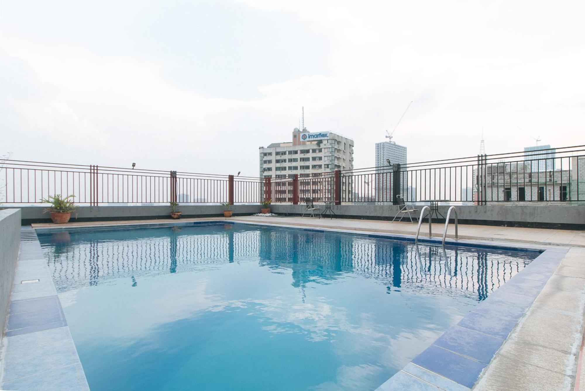 Reddoorz @ Melbourne Suites Makati Makati City Esterno foto